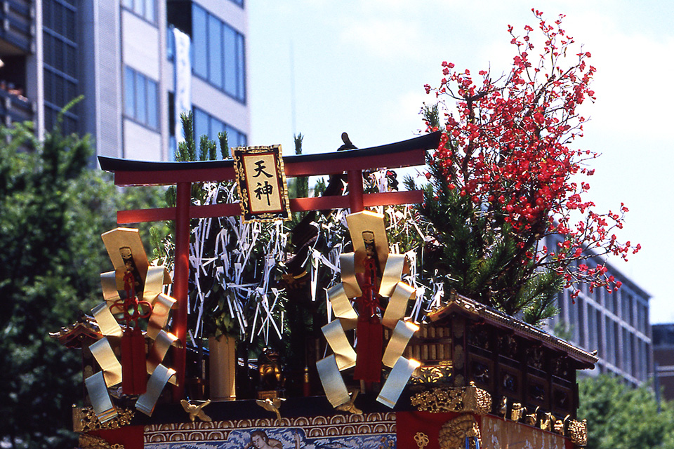 霰天神山